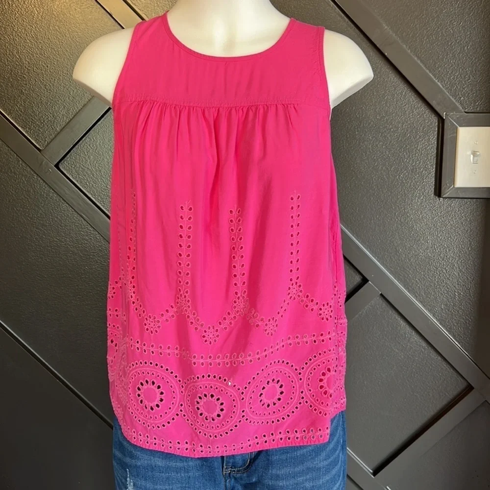 CROWN & IVY Pink Eyelet Top Size‎ Medium Preppy Barbiecore